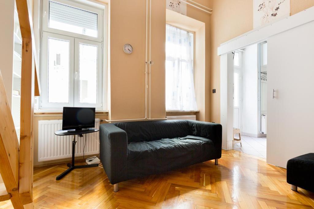 Szentkiralyi 5 - Double Basic In The City Center - Self-Check-In Budapest Extérieur photo