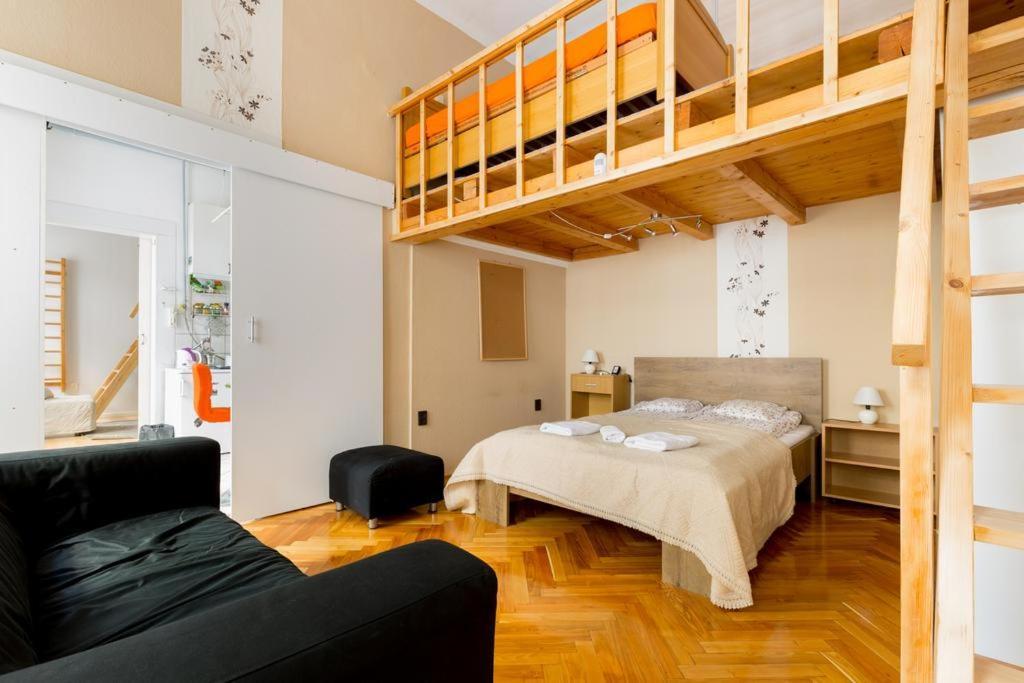 Szentkiralyi 5 - Double Basic In The City Center - Self-Check-In Budapest Extérieur photo
