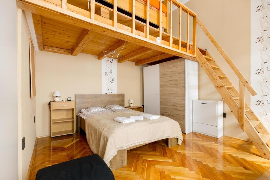 Szentkiralyi 5 - Double Basic In The City Center - Self-Check-In Budapest Extérieur photo